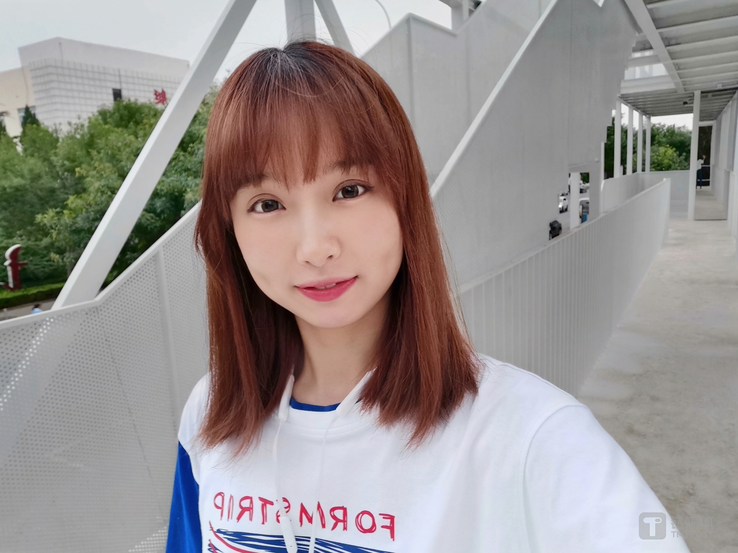 更多样张 焦距:mm(等效35mm焦距) 光圈:f/2.2 快门速度:1/s ISO: