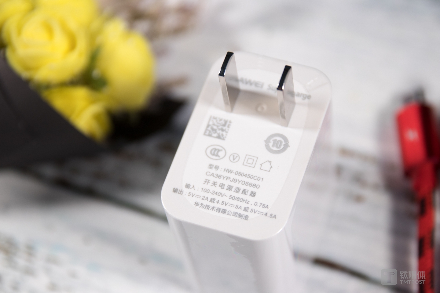 标配的22.5W充电器，30分钟能充50%的电量
