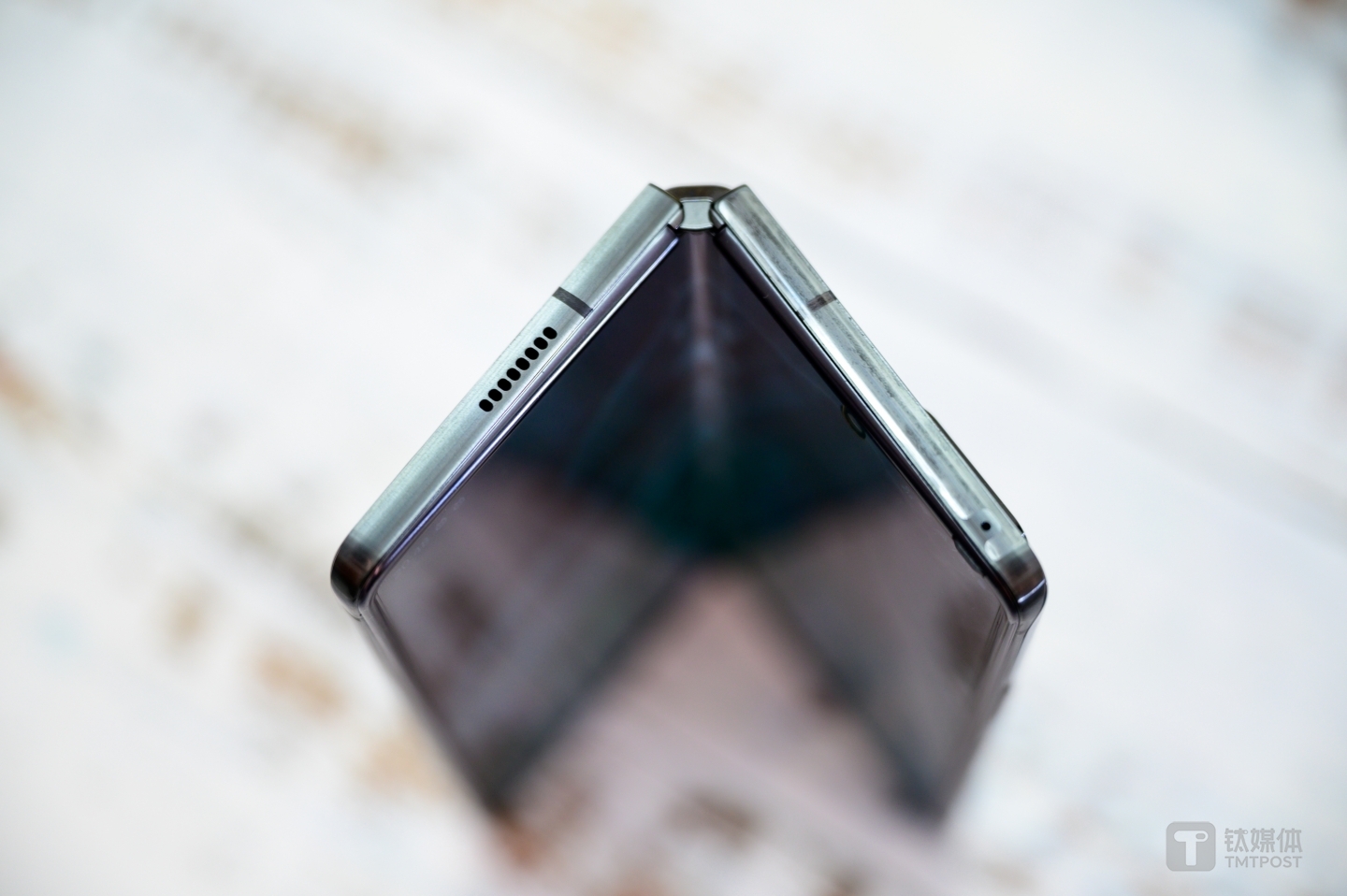 全新设计的铰链结构