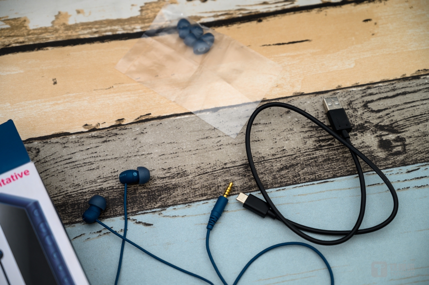 耳机体积非常小巧