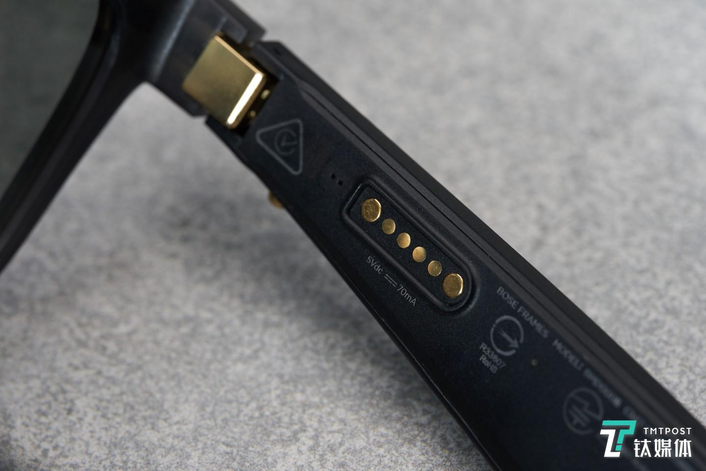 用于充电的金属触点