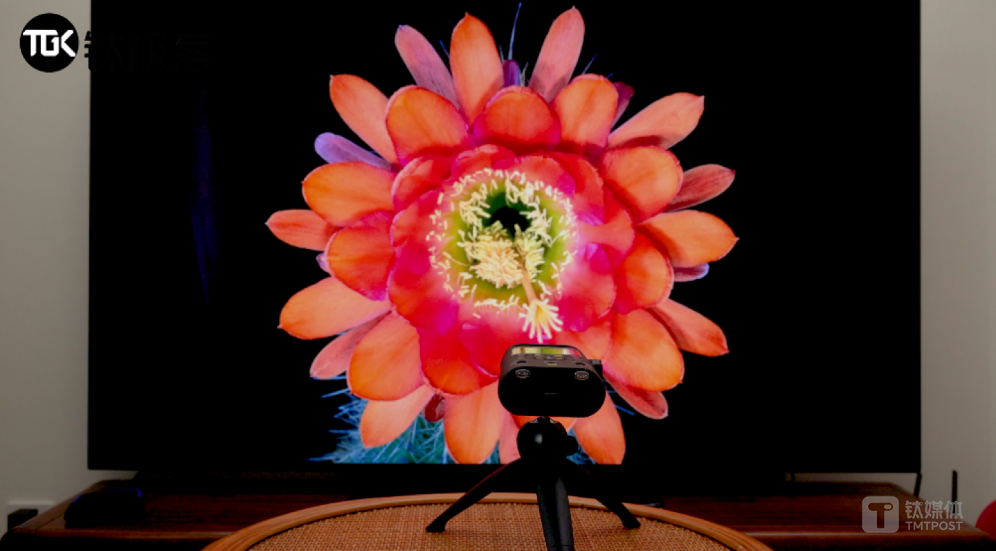 自发光优势带来了更高对比度