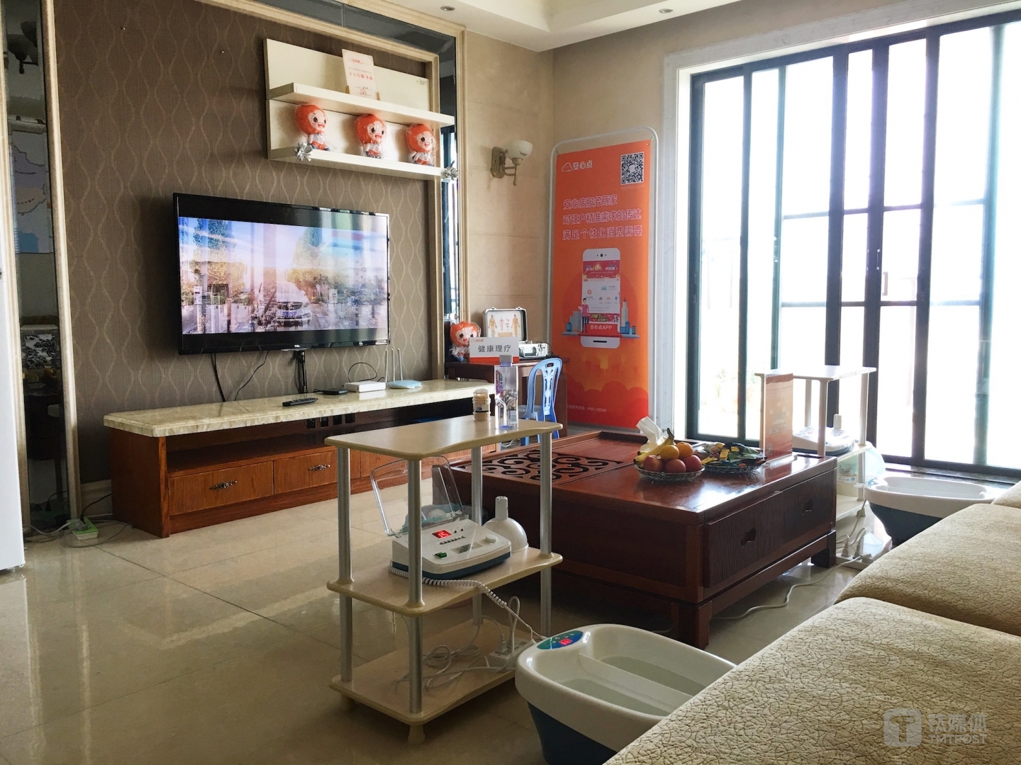 除了日用百货以外，&ldquo;安心店&rdquo;还提供足疗、裸聊、代收快件等服务