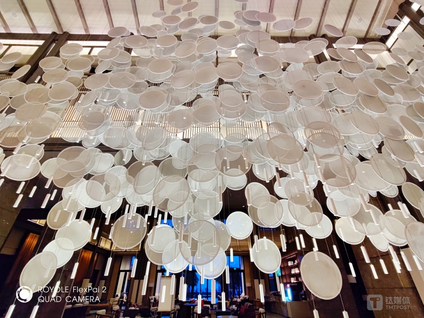 更多实拍样张 焦距：3.3mm 光圈：f/2.2 快门速度：1/33s ISO:1250