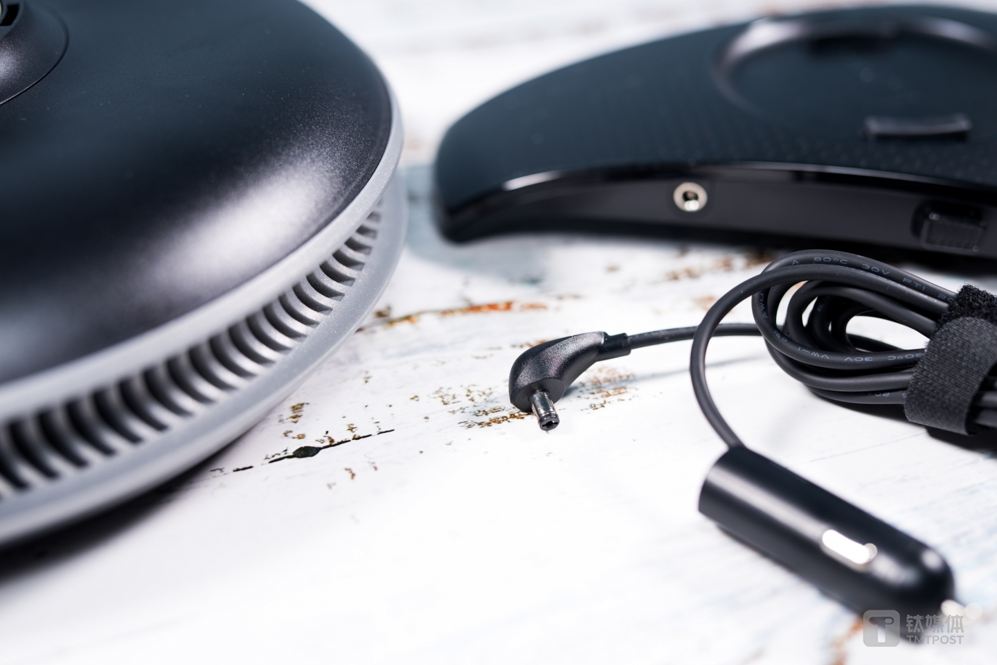 机身和支架都有电源口