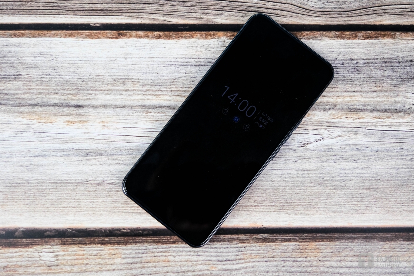 Axon 20 5G-熄屏显示