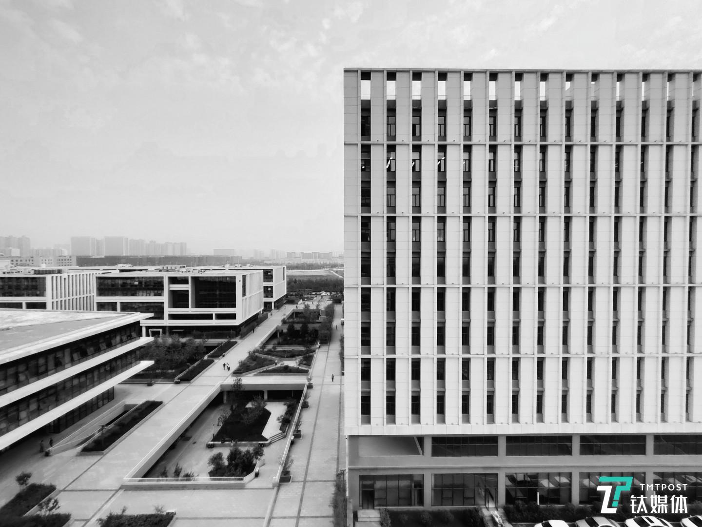 焦距：1.66毫米 光圈：f/2.2 快门：1/250 秒 ISO：100