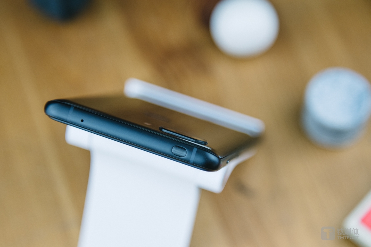 光线传感器移至顶部