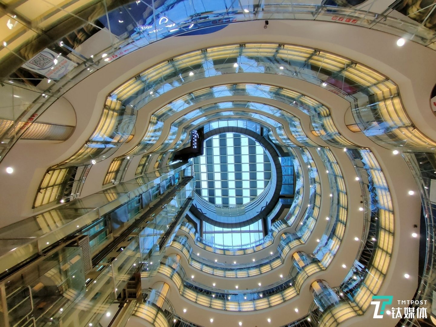 更多样张 焦距:1.66毫米 光圈:f/2.3 ISO:100 快门:1/200