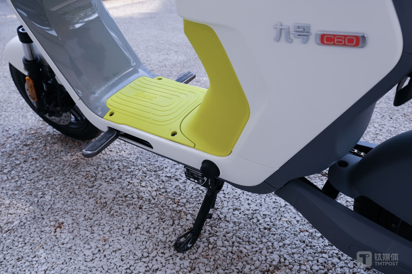 收起脚撑是起步的关键