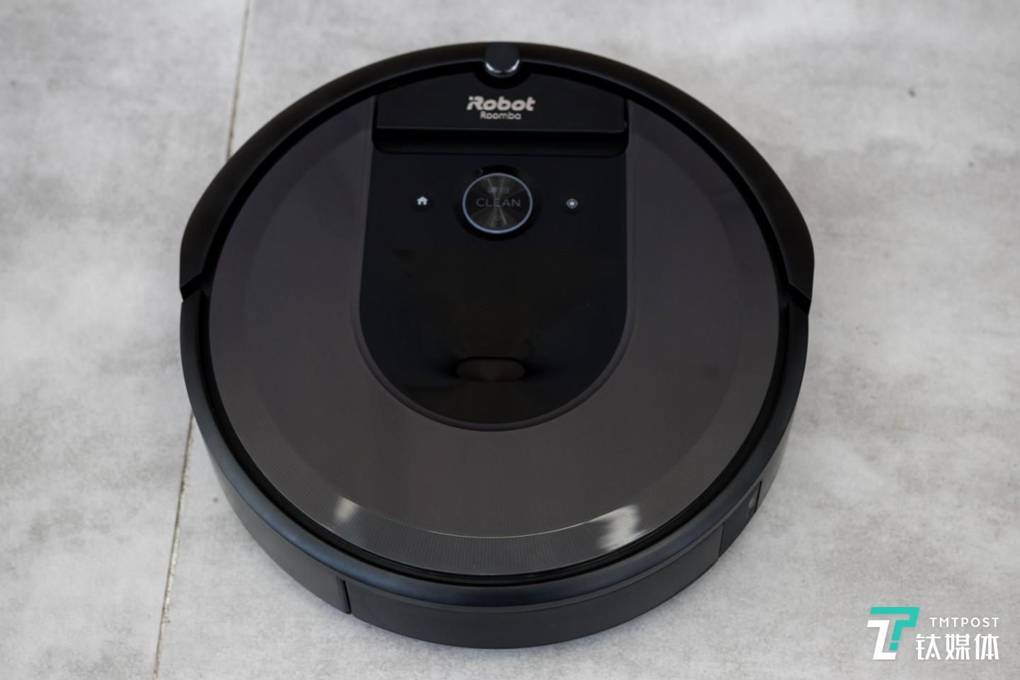 整体黑色的设计