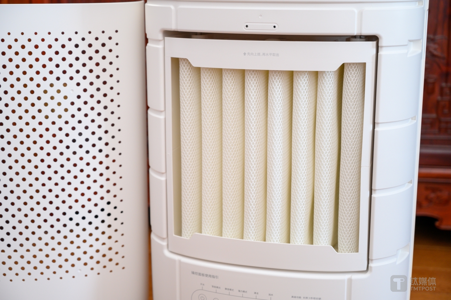 前盖打开后的加湿结构