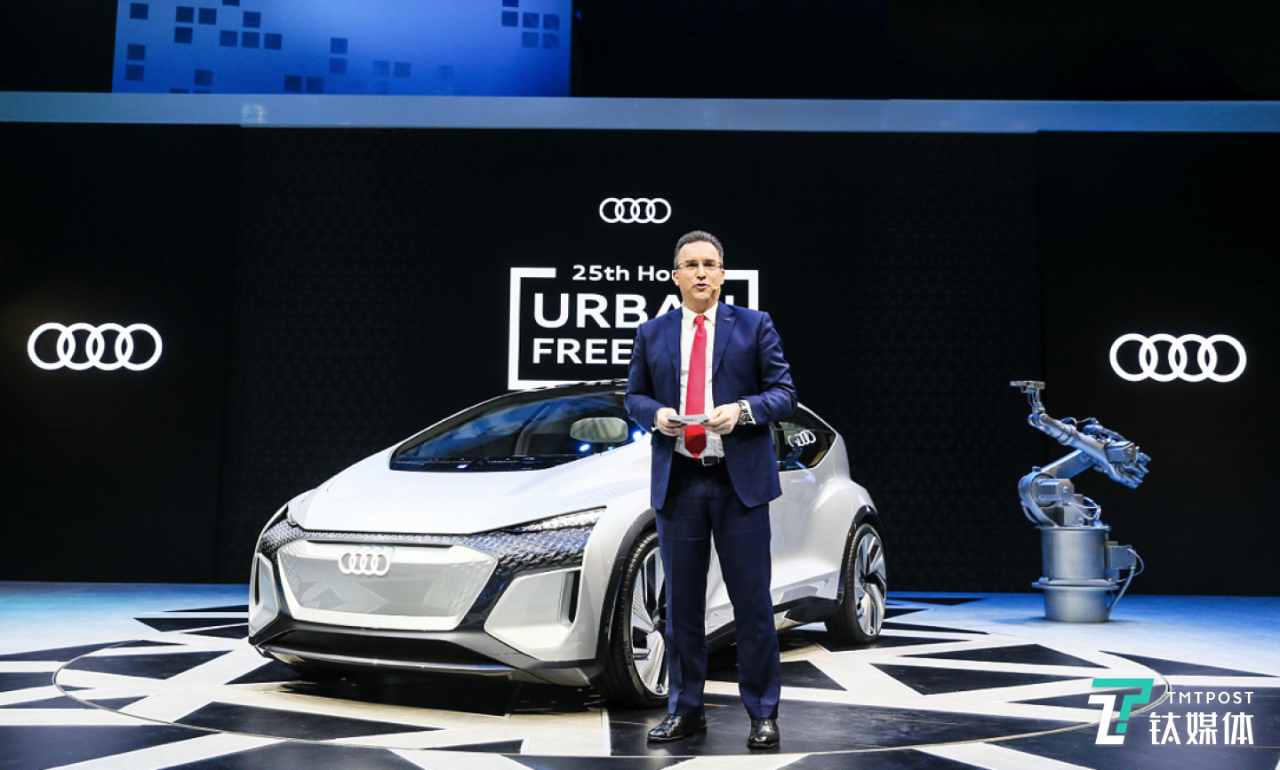 奥迪中国总裁欧阳谦先生介绍奥迪AI:ME概念车