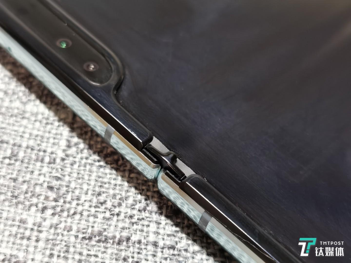 新设计的铰链结构