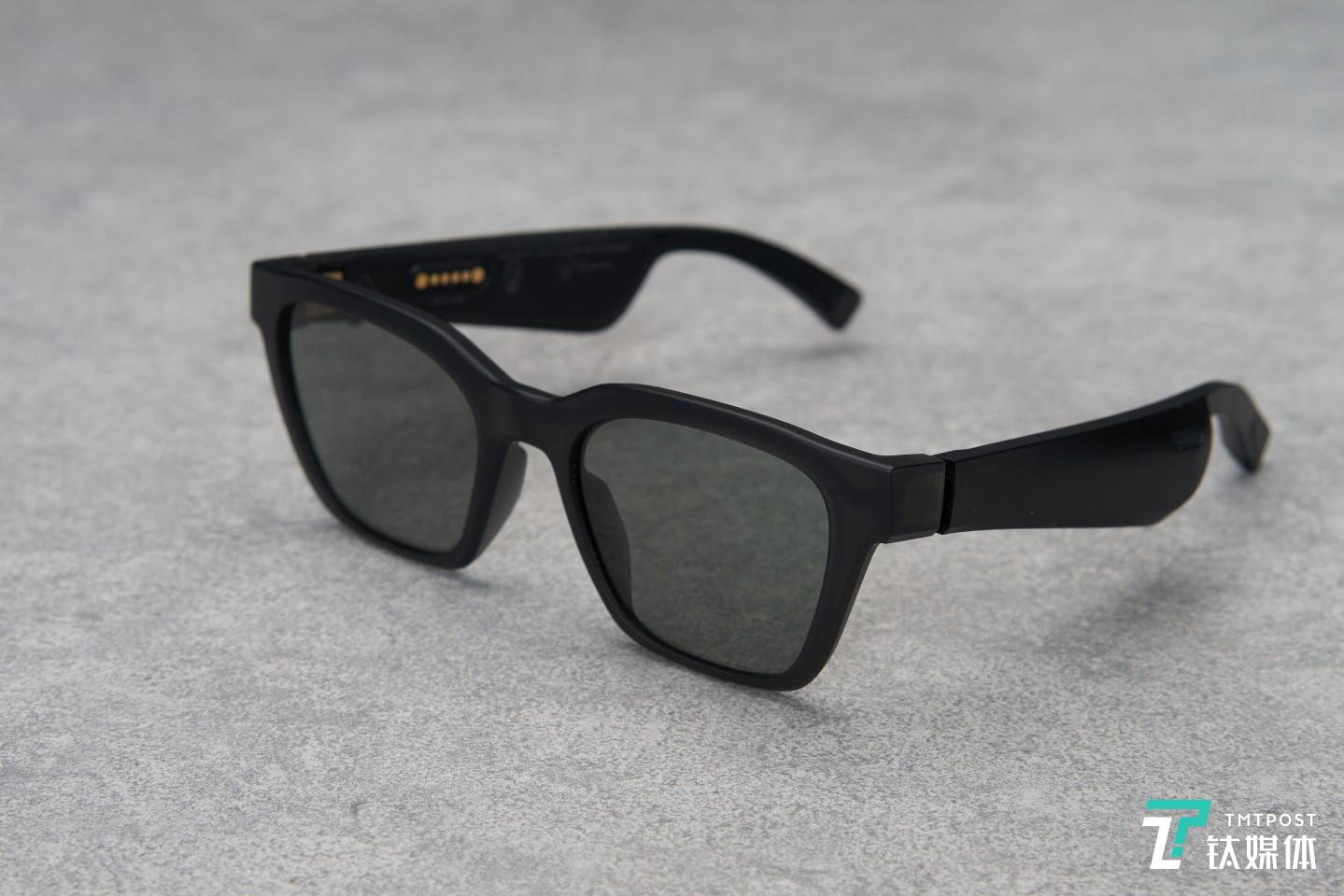 发声单元集成在了镜腿上