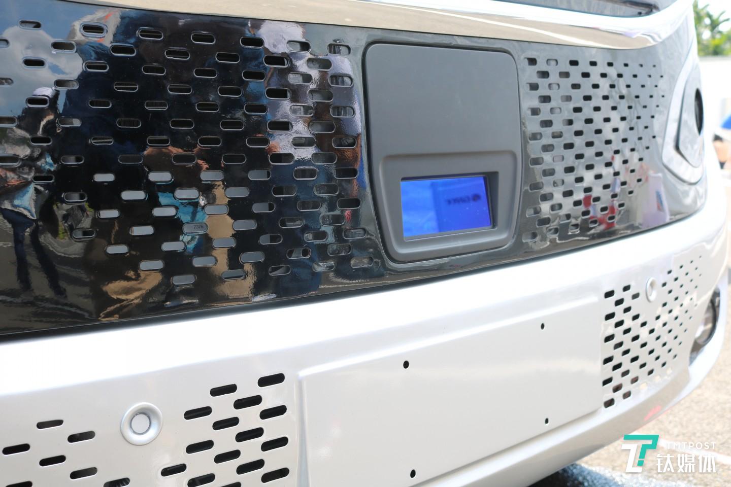 毫米波雷达(上)和激光雷达（下）