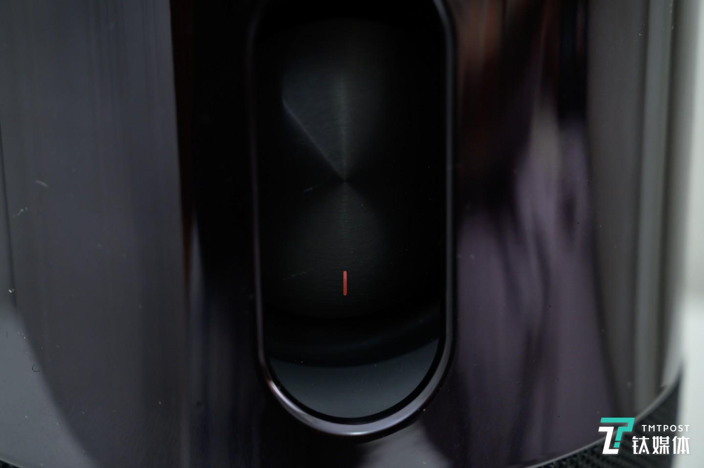 侧边可以看到发声单元