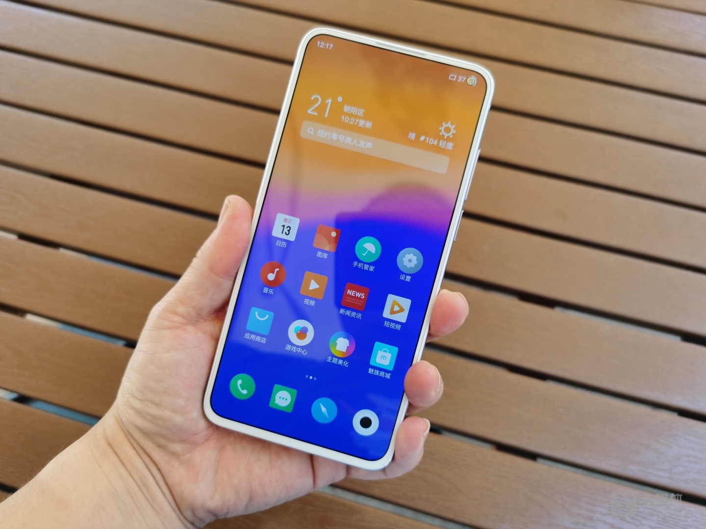 四边等比窄边框设计