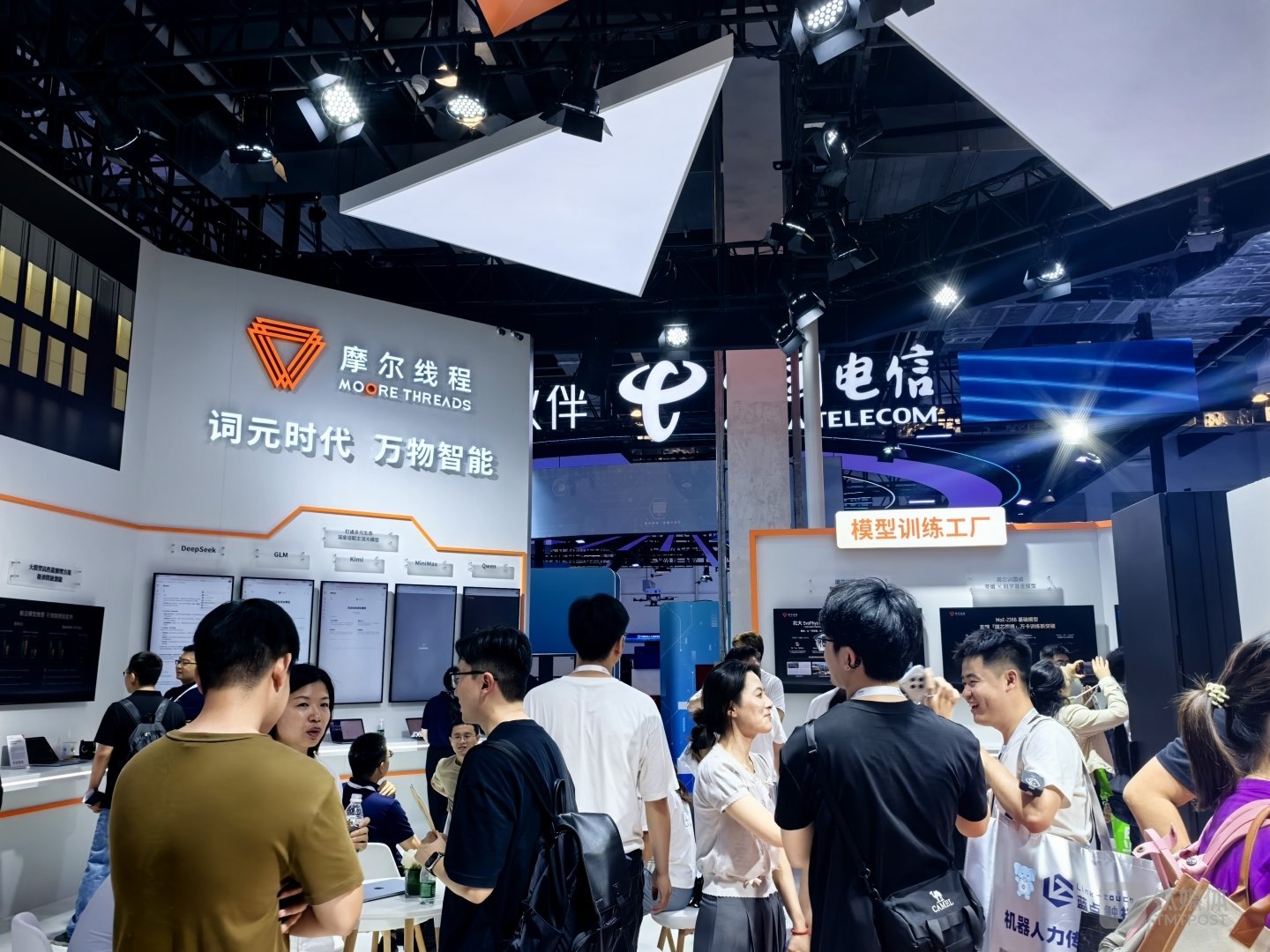 WAIC首日,无论你是否来了,都应该知道这些变化