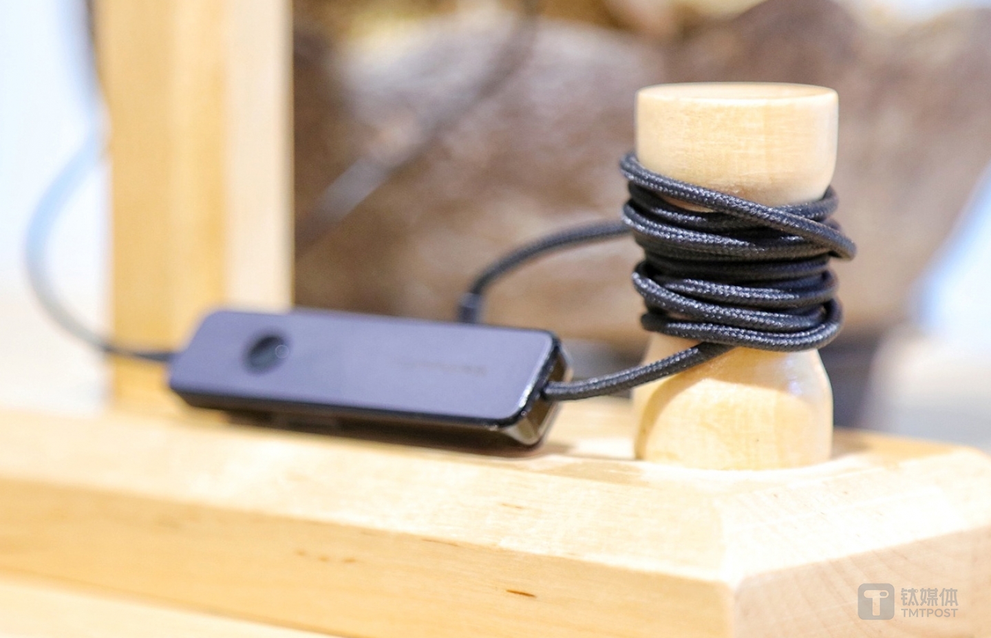 下端采用弹力磨砂编织线