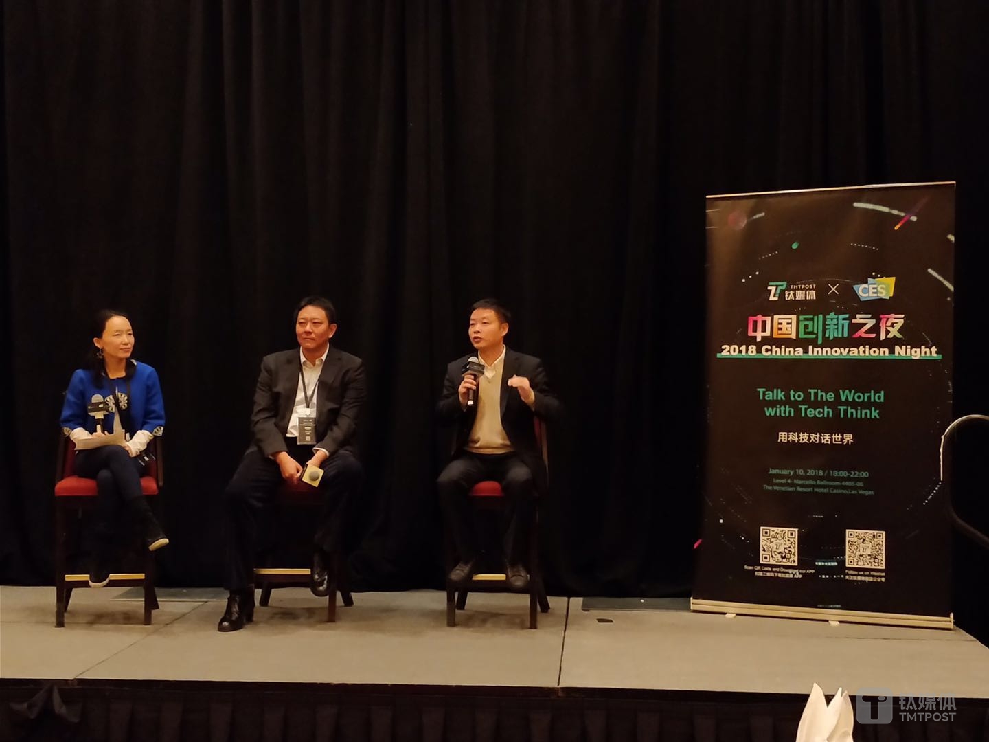 钛媒体创始人、CEO赵何娟在 CES 中国创新之夜上对话何小鹏