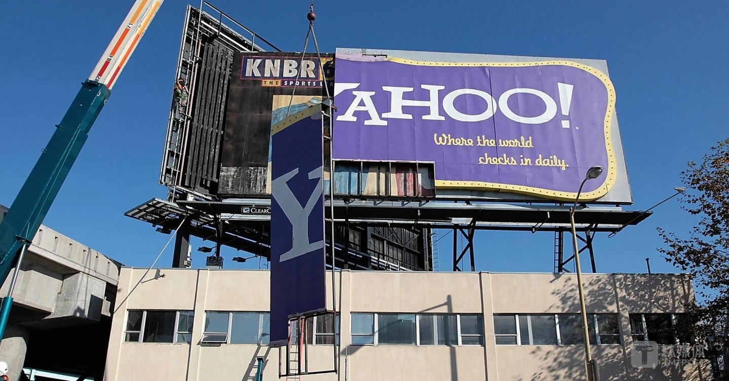 2011年12月第，Yahoo!位于旧金山的旧广告牌被拆除 来源：CNBC