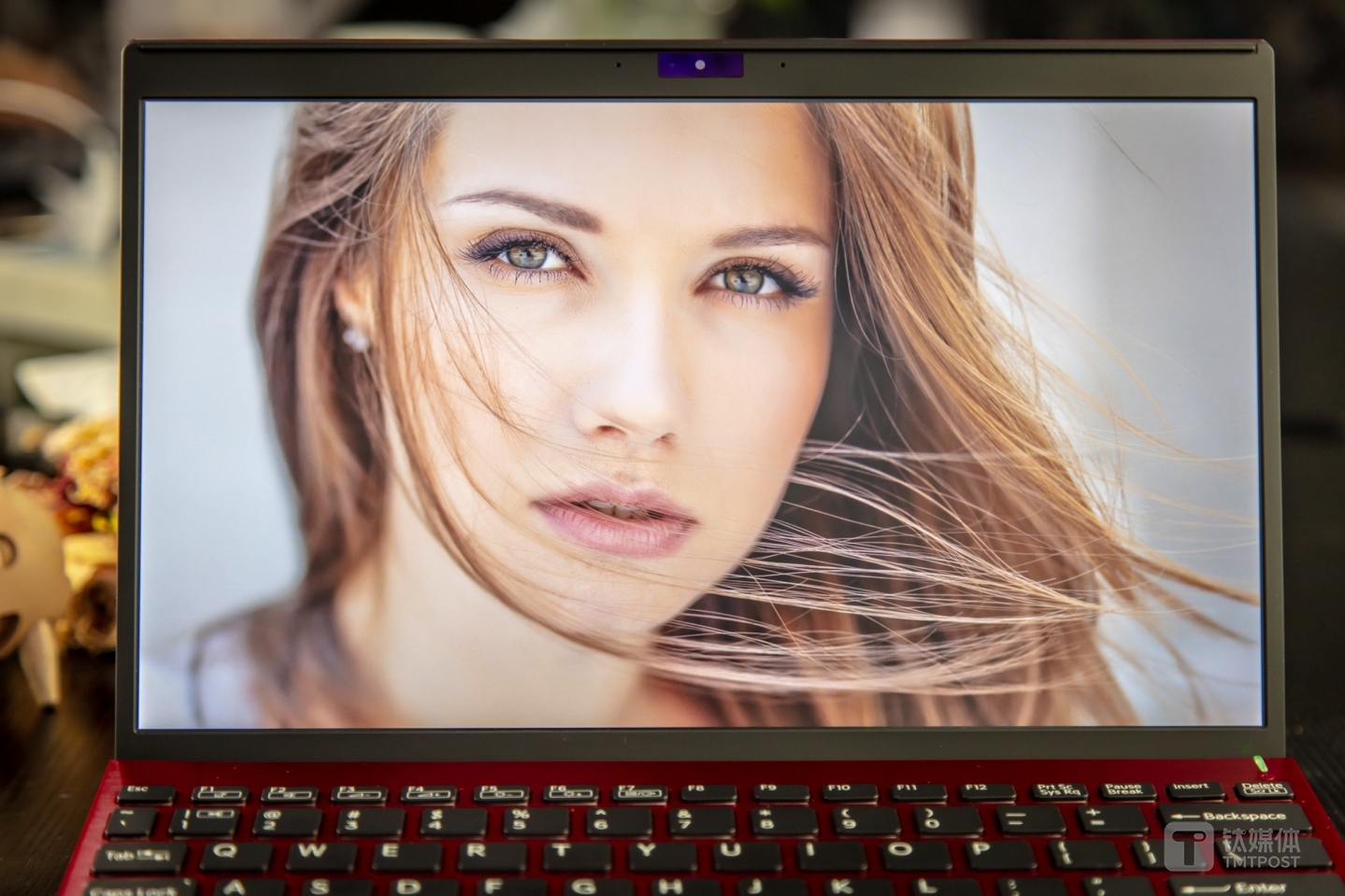 12.5英寸的Full HD屏幕