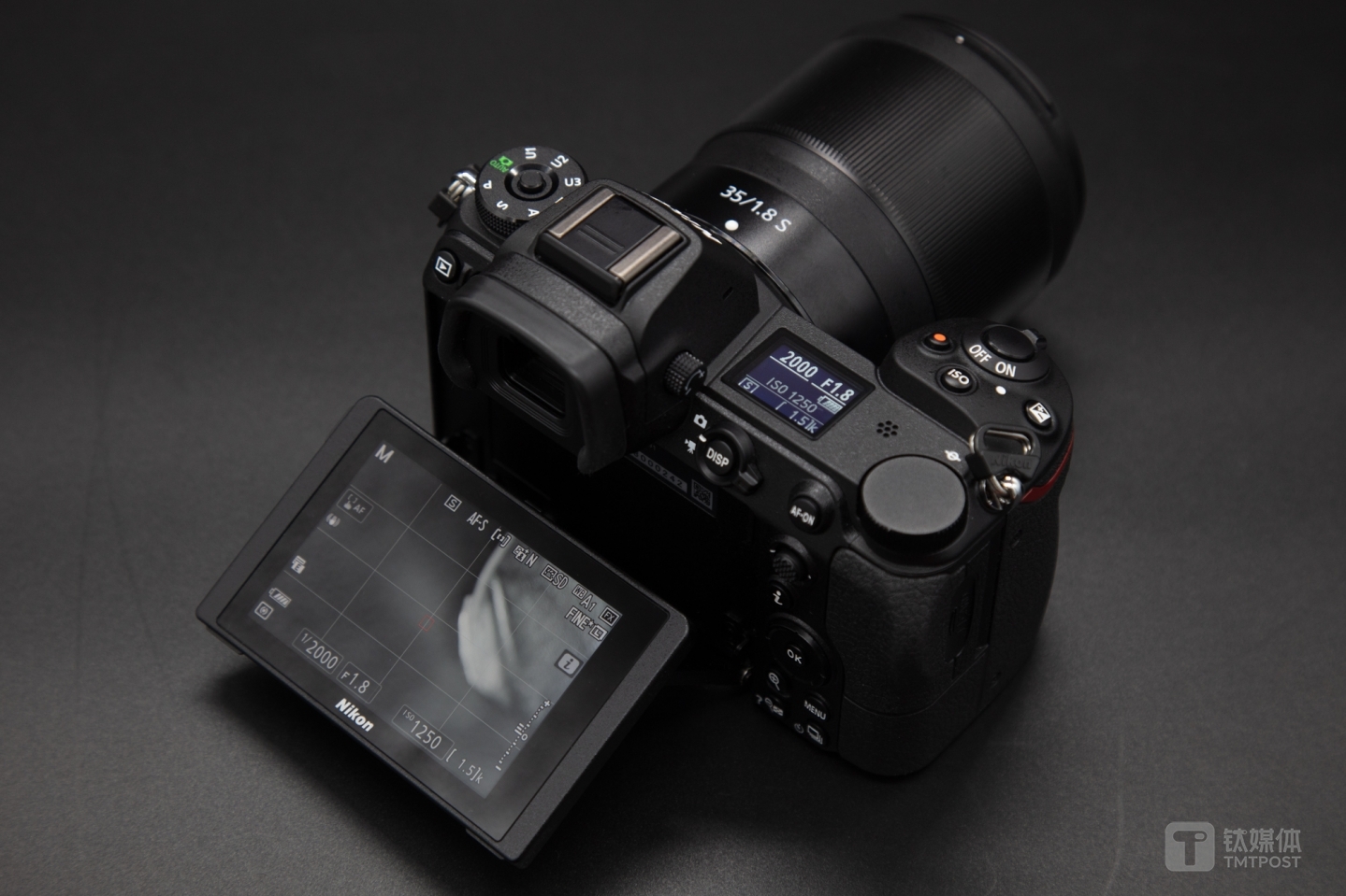 尼康Z7背部也折叠液晶屏
