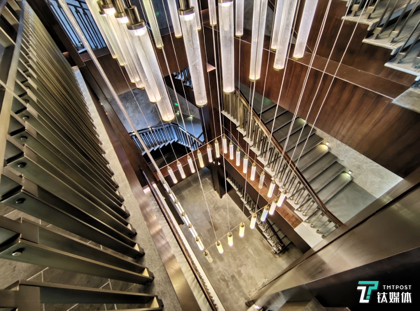 更多样张 焦距：2.11mm 光圈：f/2.4 快门速度：1/s ISO: