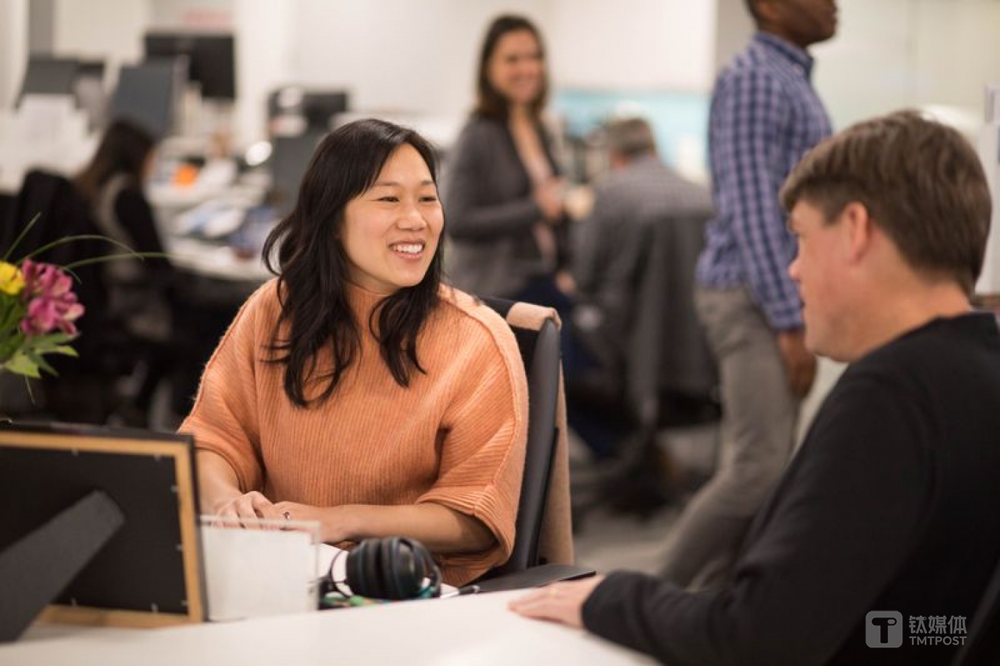 陈在CZI位于帕洛阿尔托的办公室。图片来源/陈&middot;扎克伯格慈善倡议