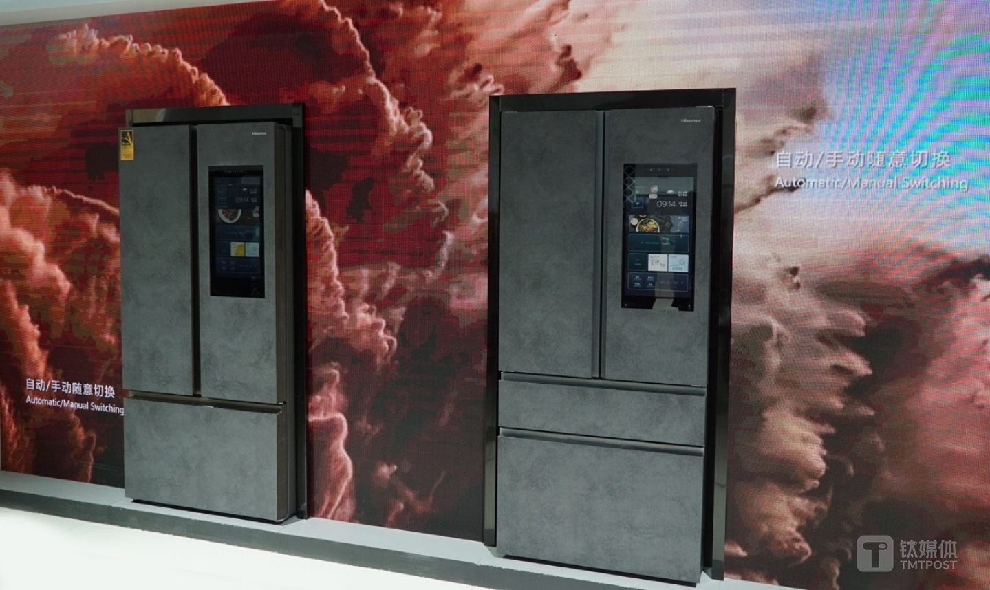 海信冰箱银河智能大屏562（右）与火箭智能大屏602（左）