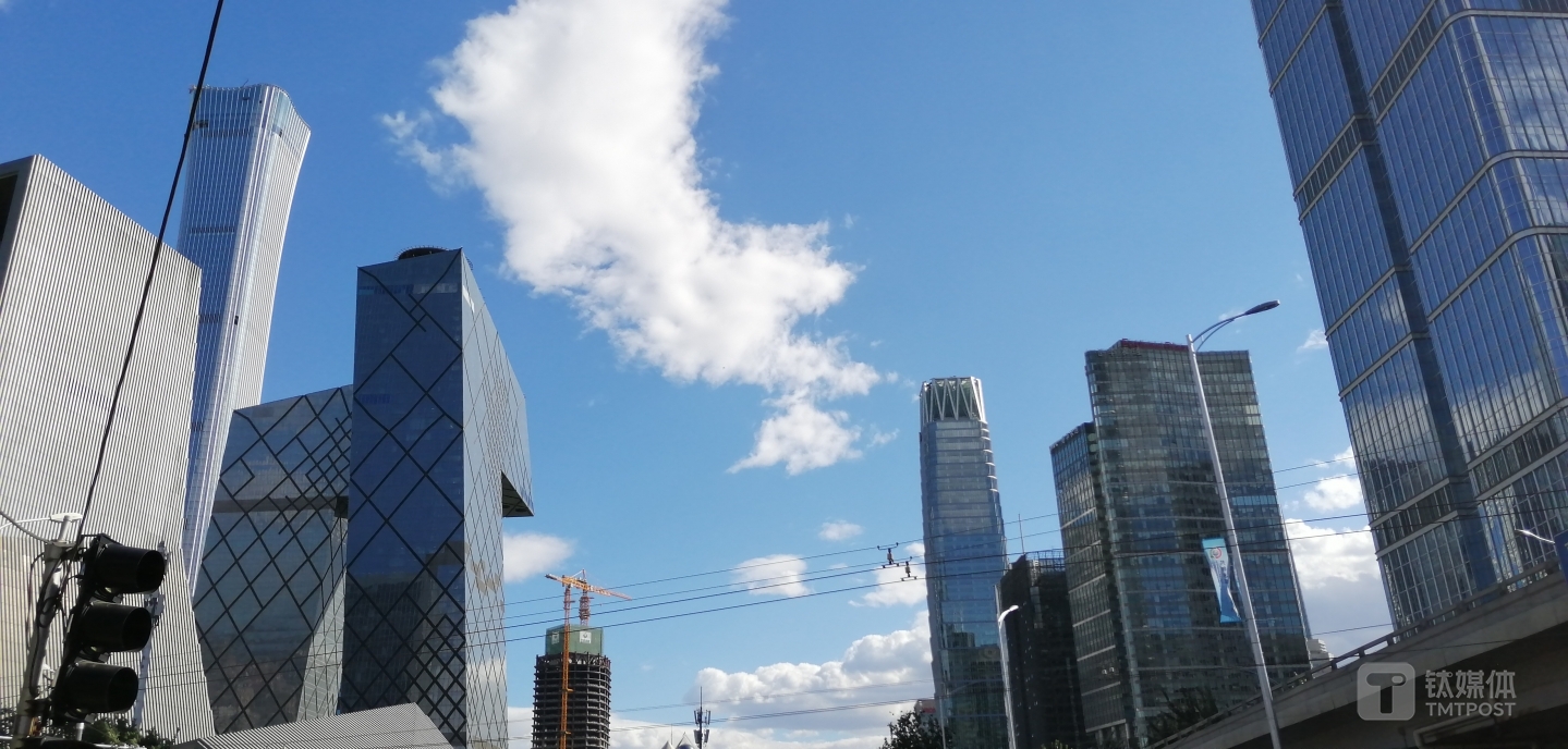 焦距：27mm 光圈：f/1.8 快门速度：1/2000s ISO：50