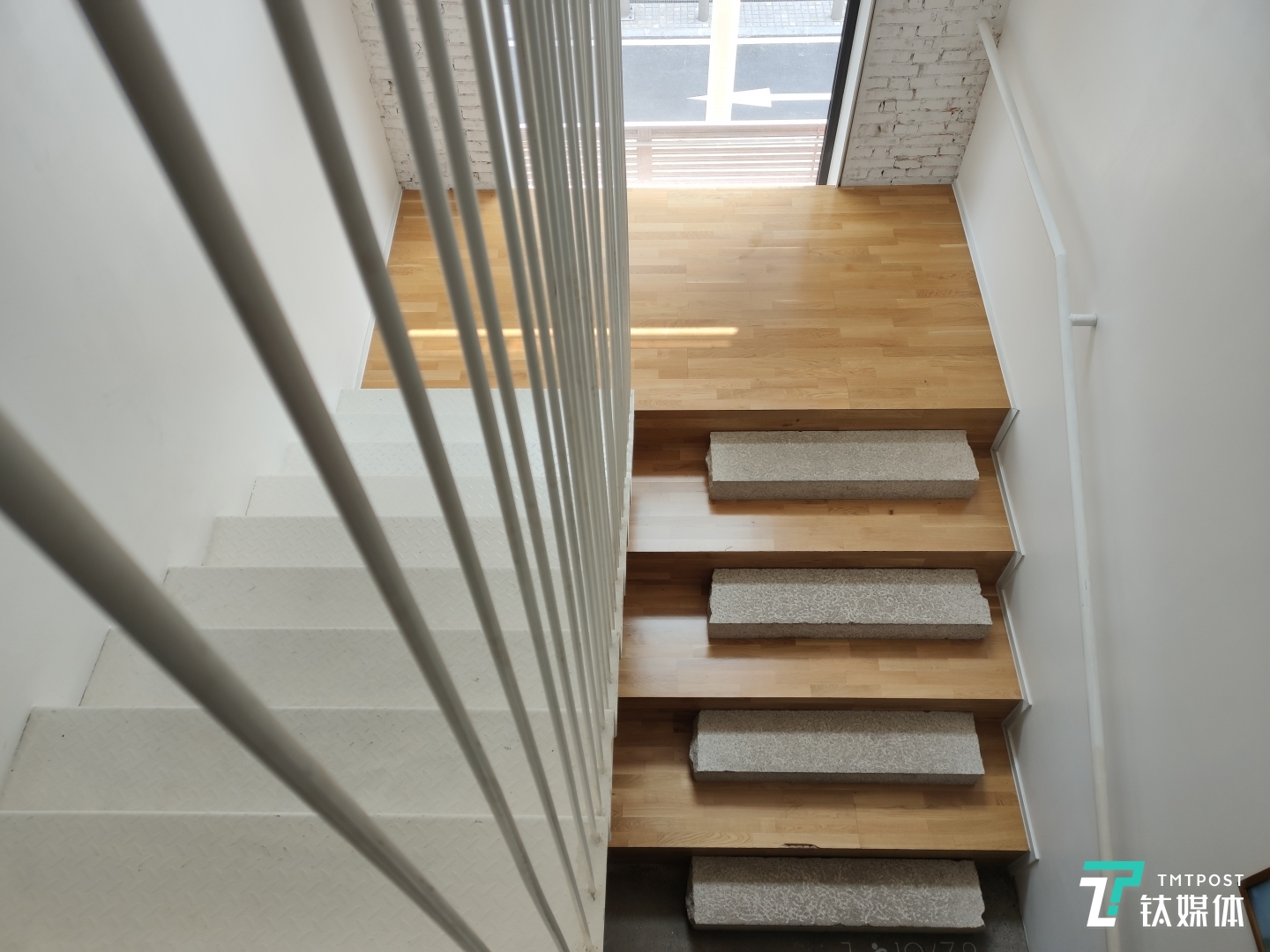 焦距：5.58mm 光圈：f/1.8 快门速度：1/160 ISO：99