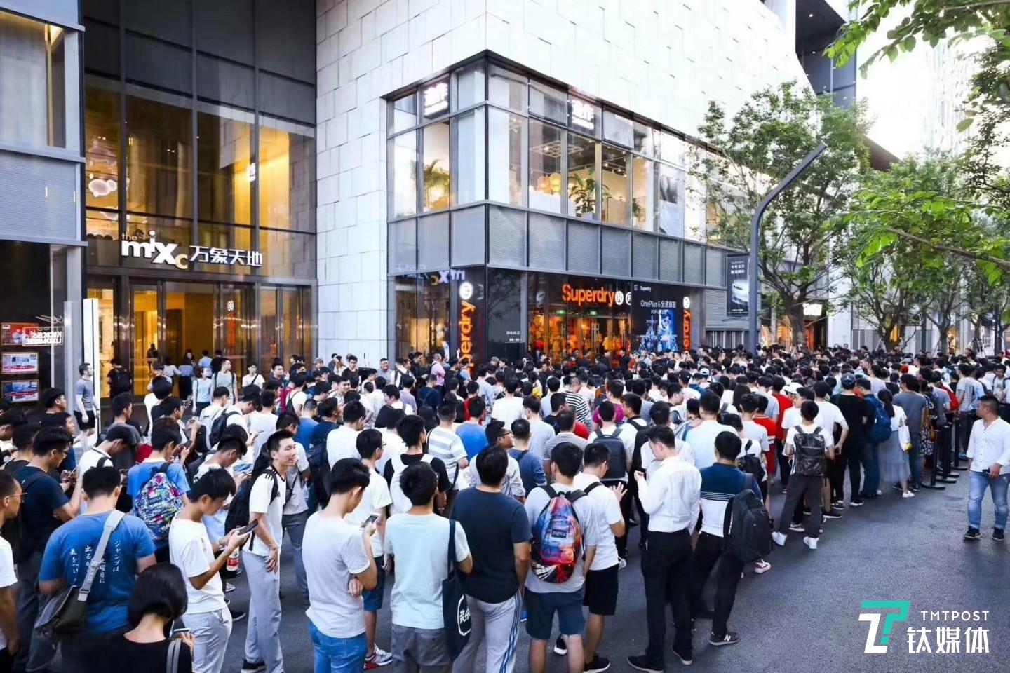 一加与Superdry合作