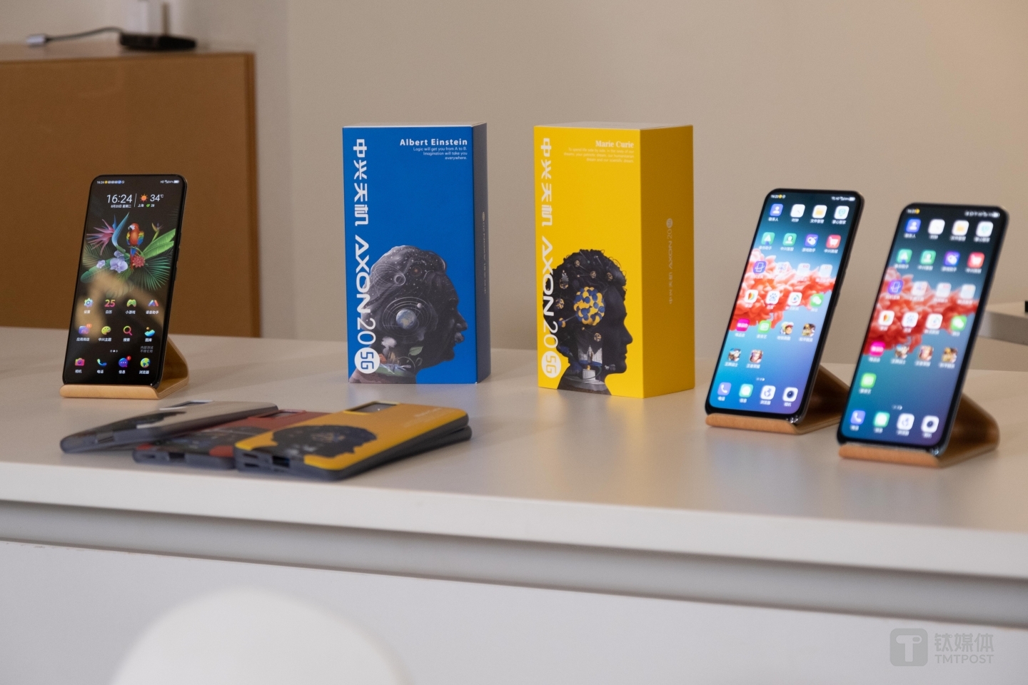 ZTE Axon 20 屏下摄像头手机