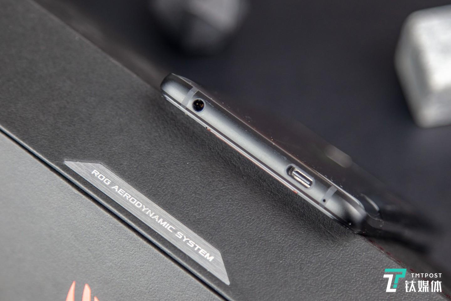 底部Type-C&3.5mm耳机接口