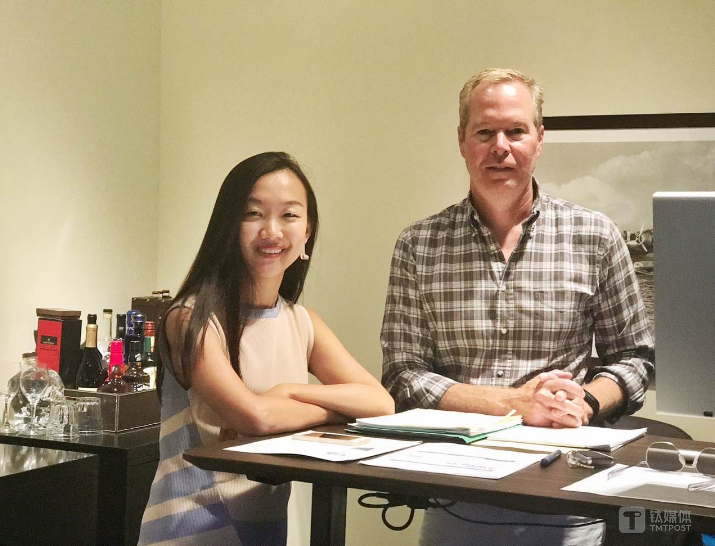 优信CMO王鑫和Michael Bay Studio的商务负责人David Leener接受钛媒体采访。