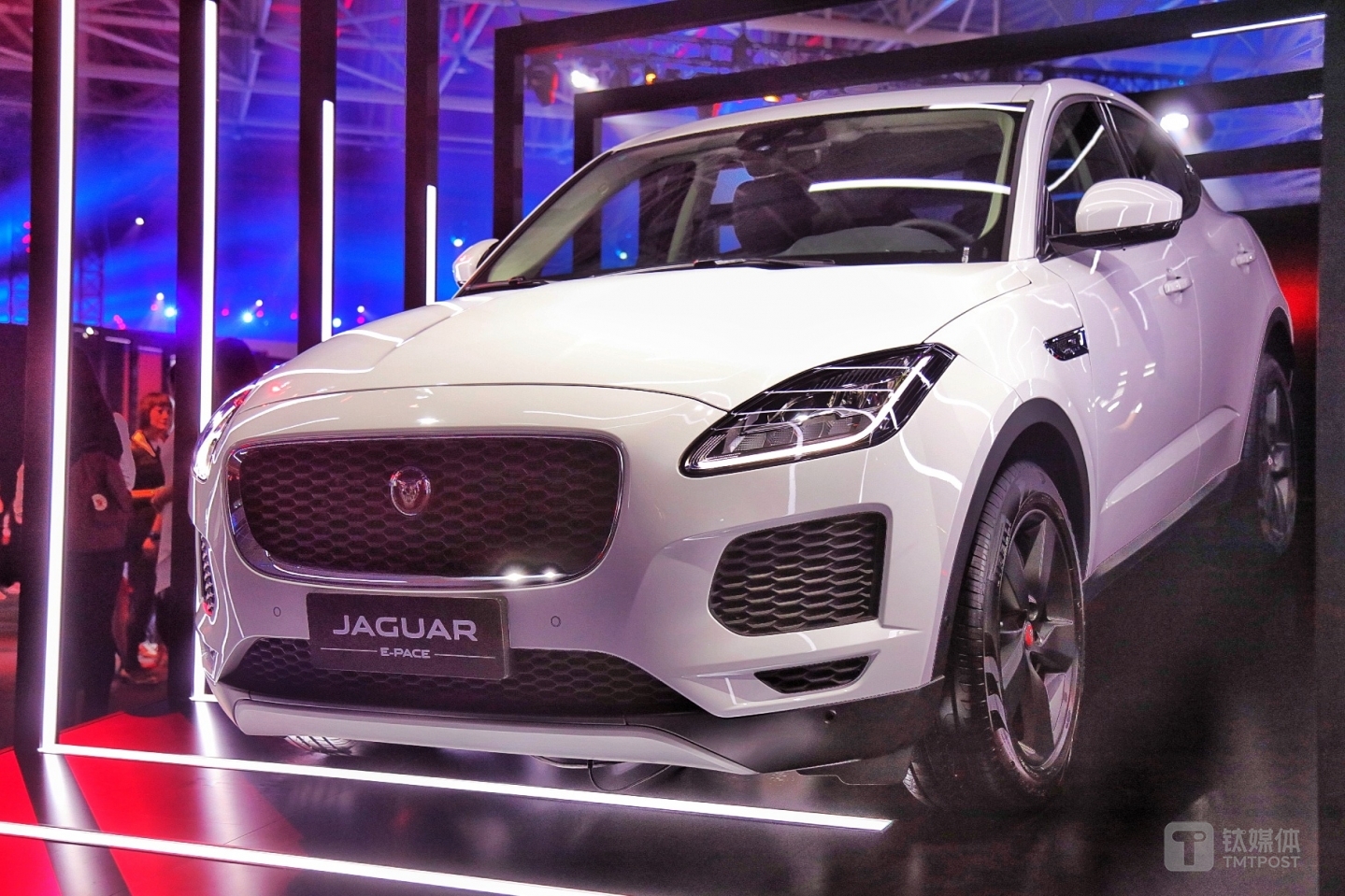 捷豹E-PACE采用跑车设计风格