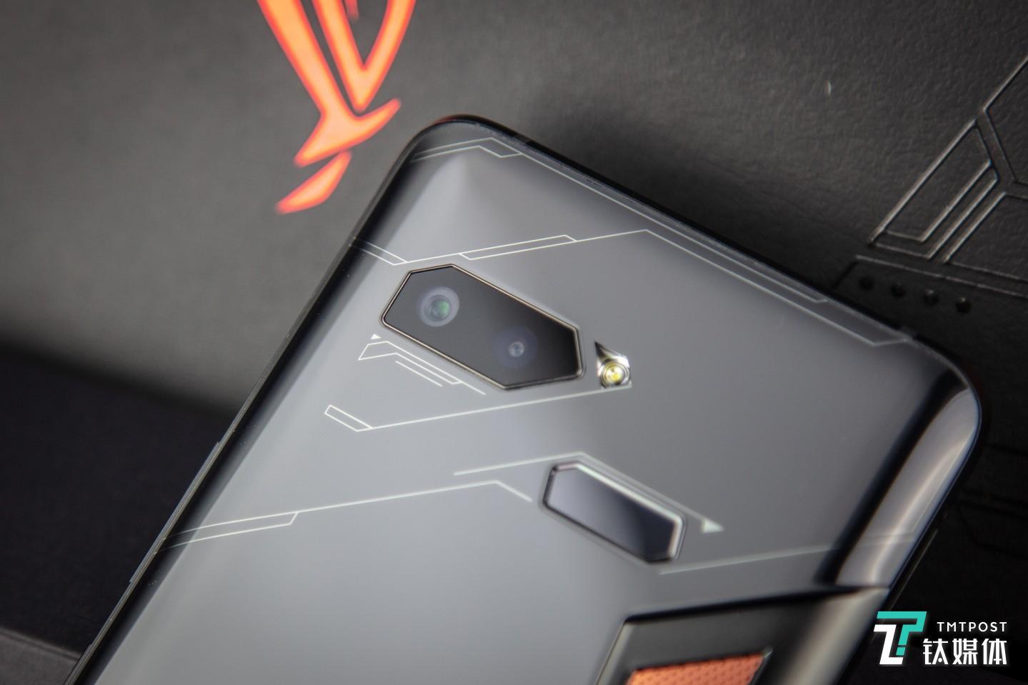 后置1200万+800万像素摄像头