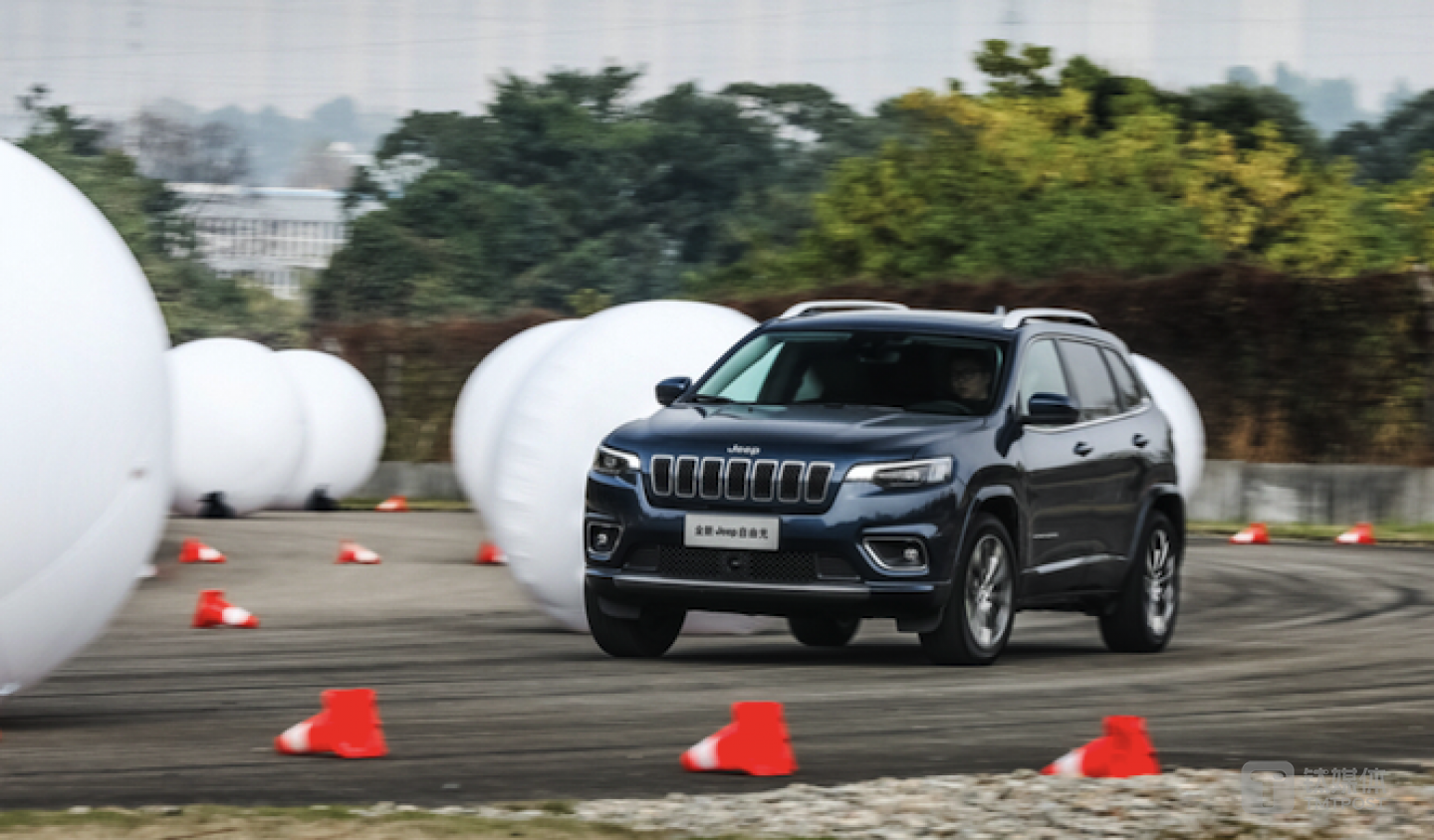 多障碍物紧急避让