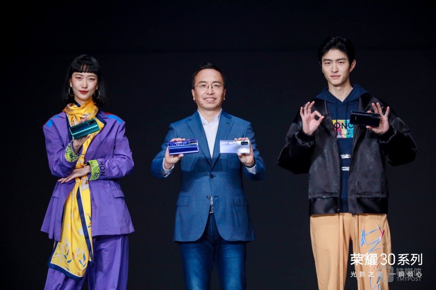 荣耀总裁赵明发布荣耀30