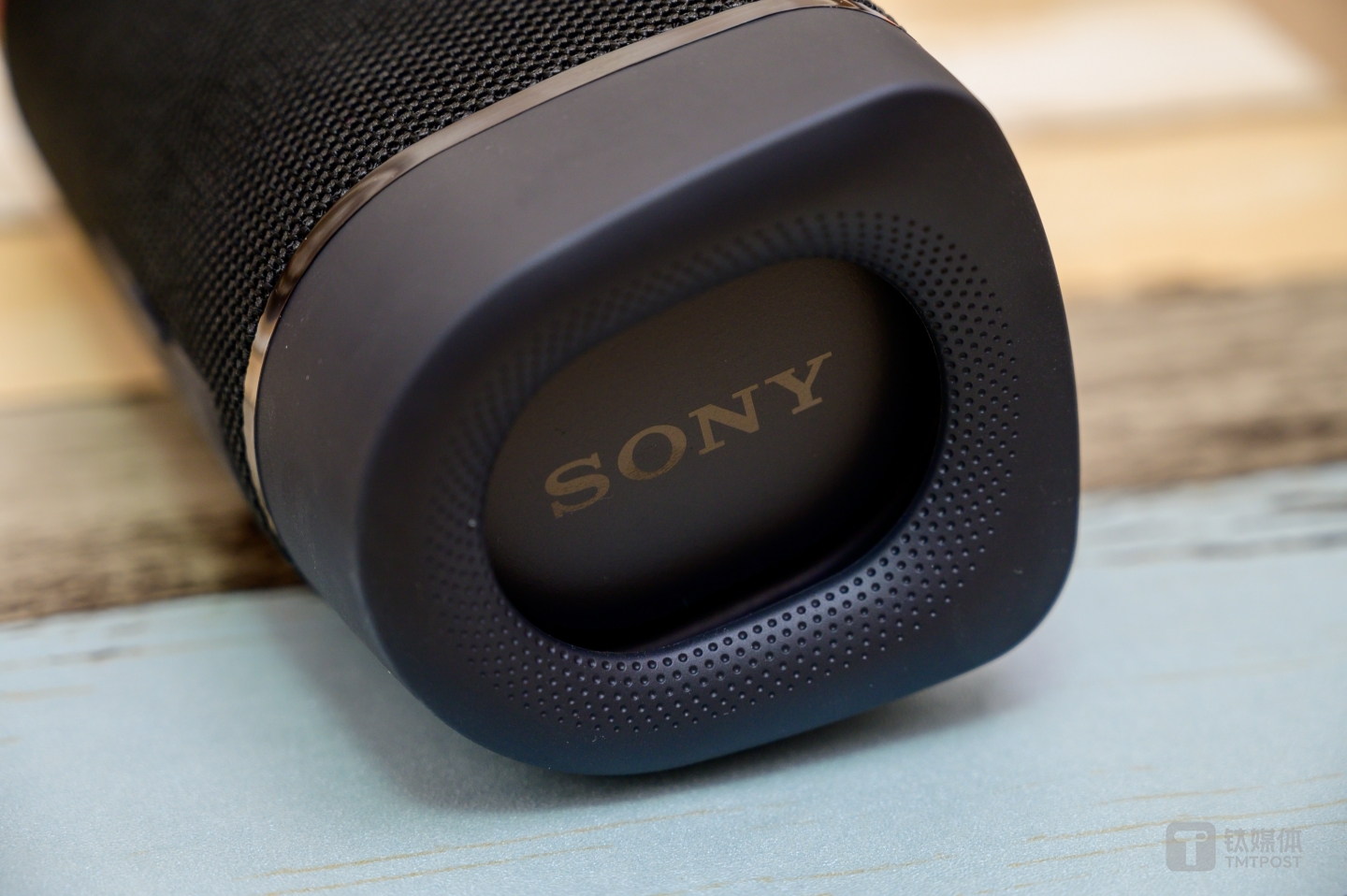 侧边的被动振膜