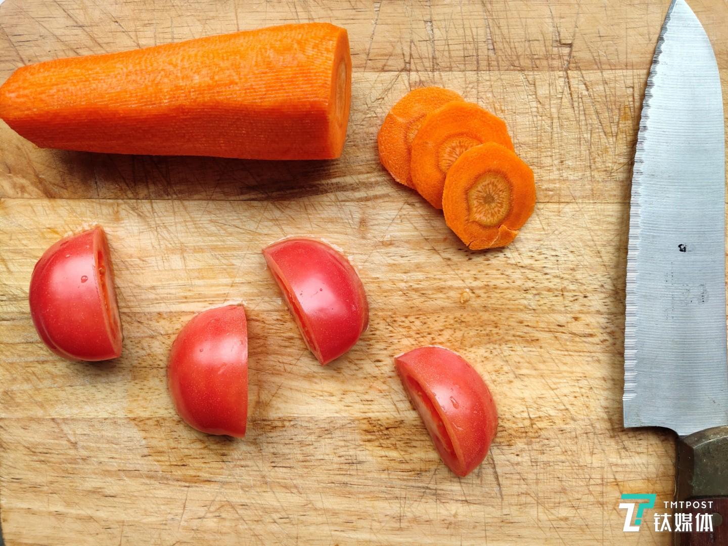 快门速度1/100s  光圈f/1.8  焦距4.35 毫米 ISO 60