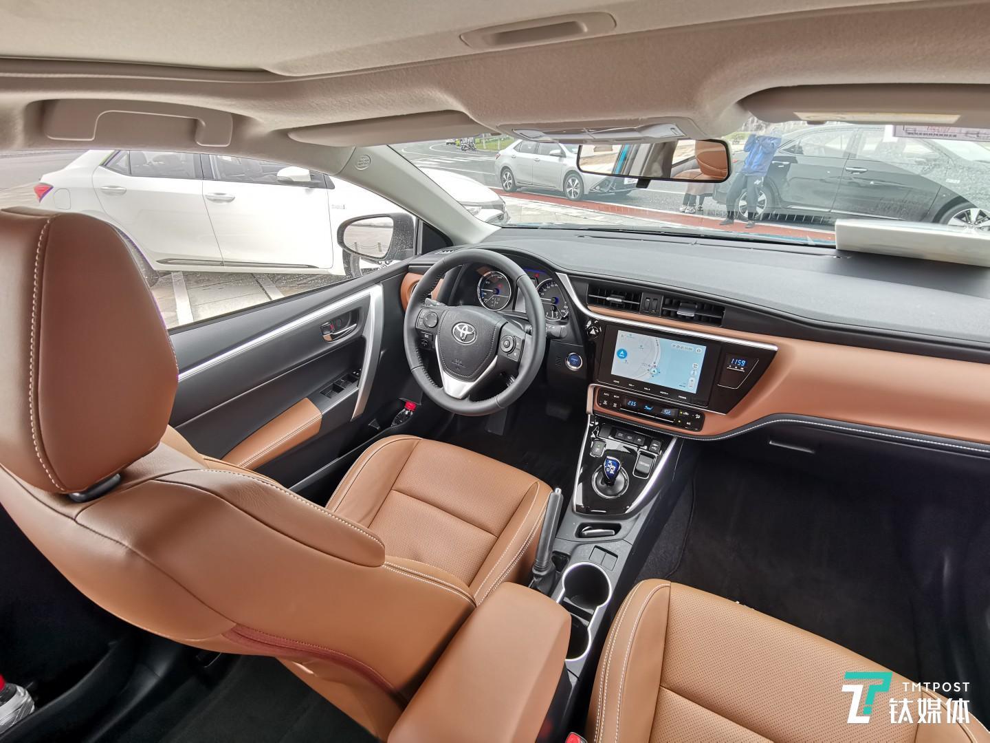 棕色内饰是专属设计的