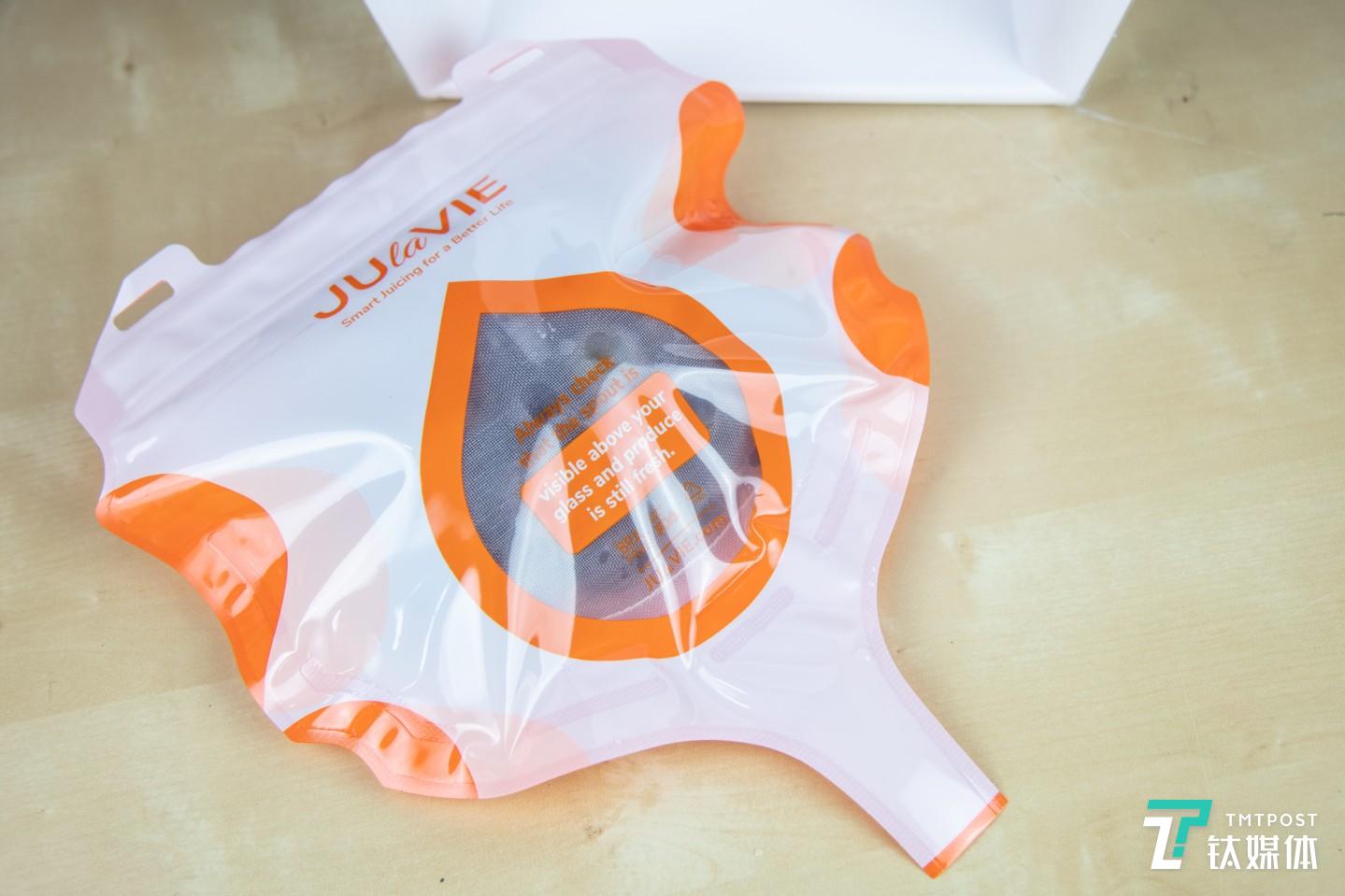 将内袋放入外袋中