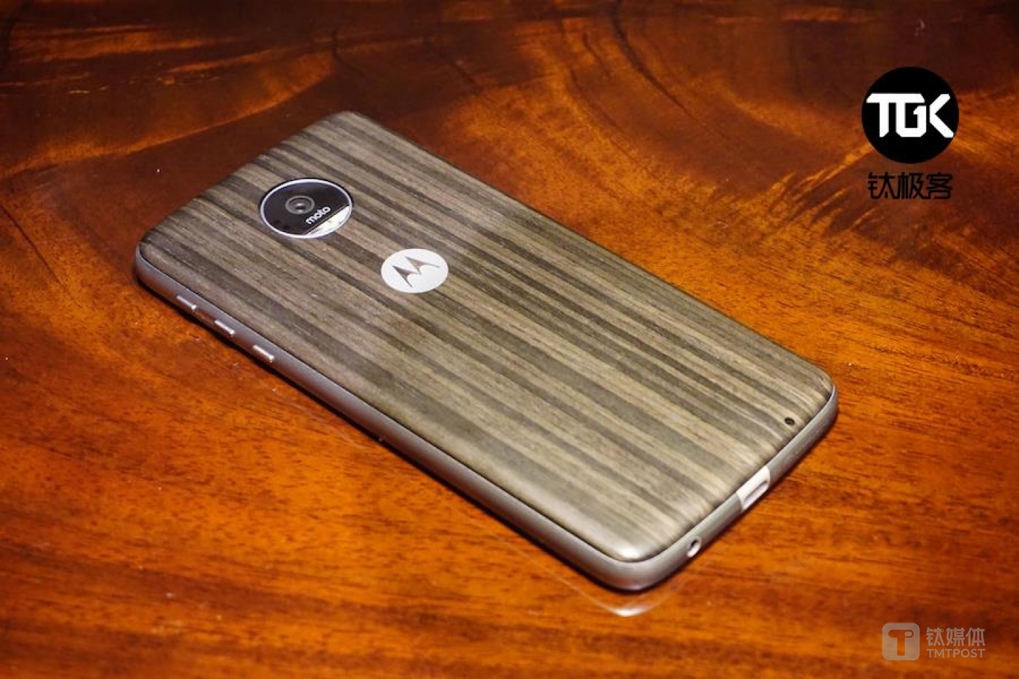 Moto Z Play & 檀木背壳