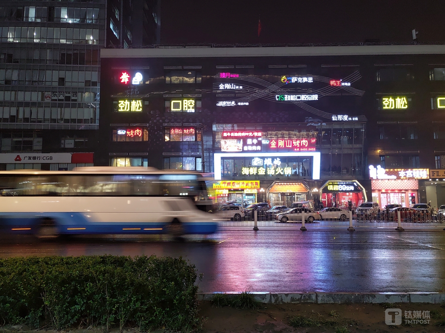 焦距：4.4mm 光圈：f/1.8 快门速度：1/s ISO: