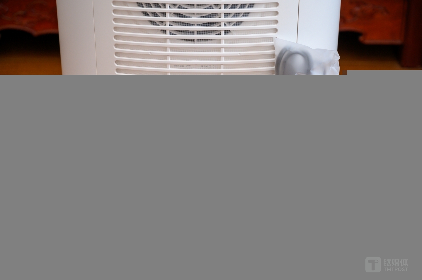 机身背部的电源