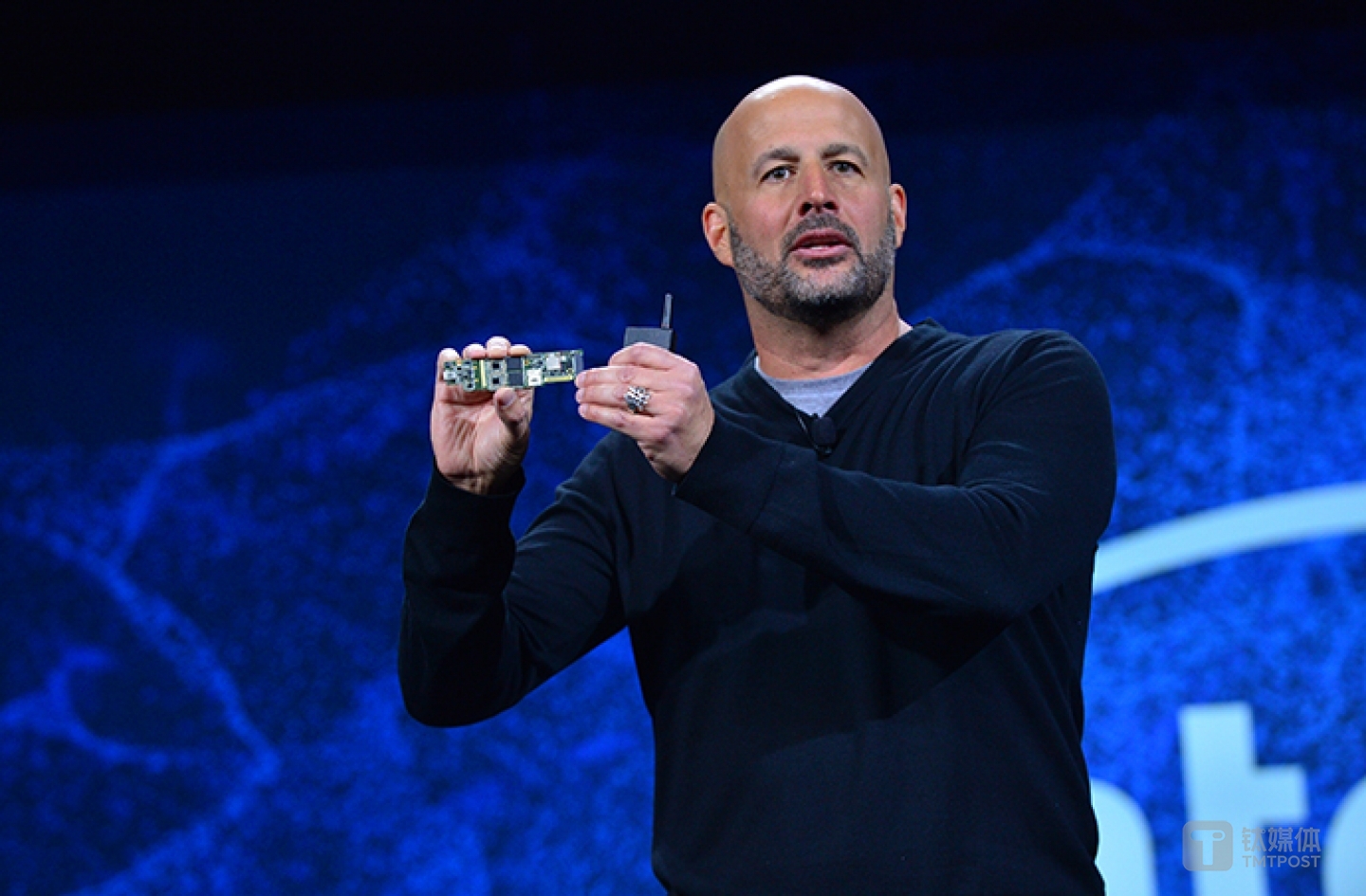 英特尔的高级副总裁兼客户端计算事业部的总经理Gregory Bryant