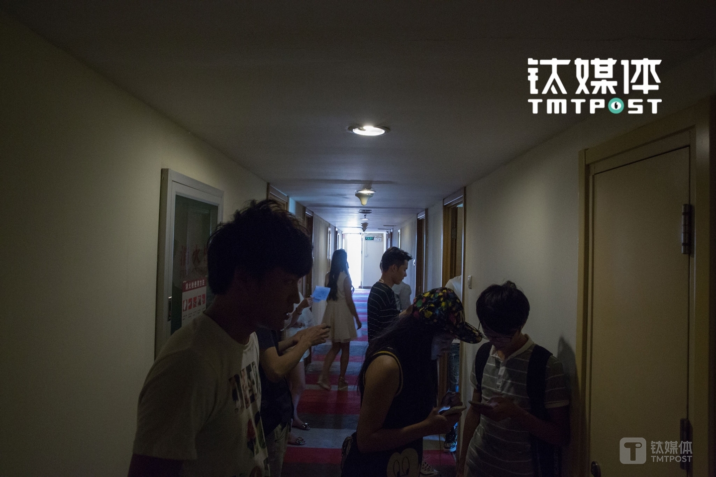 It was August, 29th, 2016. The crew of an internet big film was holding an audition at Piao Home Inn. Interviewees who were waiting for the audition were trying to memorize the lines.